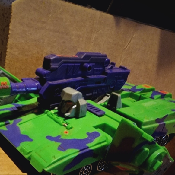 Megatron Transformers Tank 1992 Hasbro Action Figure - Picture 6 of 7